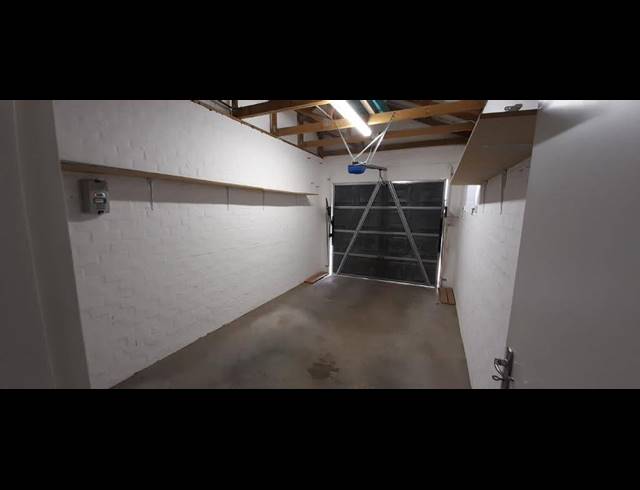 2 bed property to rent in VAN RIEBEECK PARK